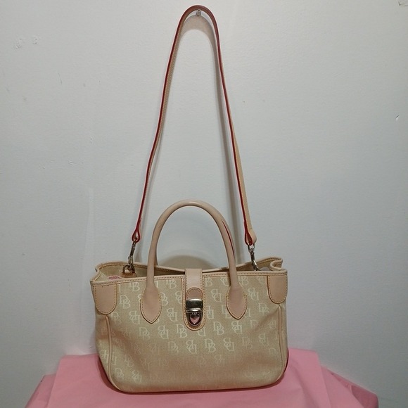 Dooney & Bourke Handbags - Dooney & Bourke Classic Ivory Satchel  Push Lock Detachable Strap Vintage Y2K